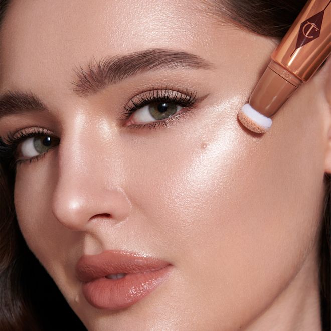 2105089_BEAUTY_LIGHT_WAND_CONTOUR_WAND_EM_BLW_SPOTLIGHT_FAIR_MODEL