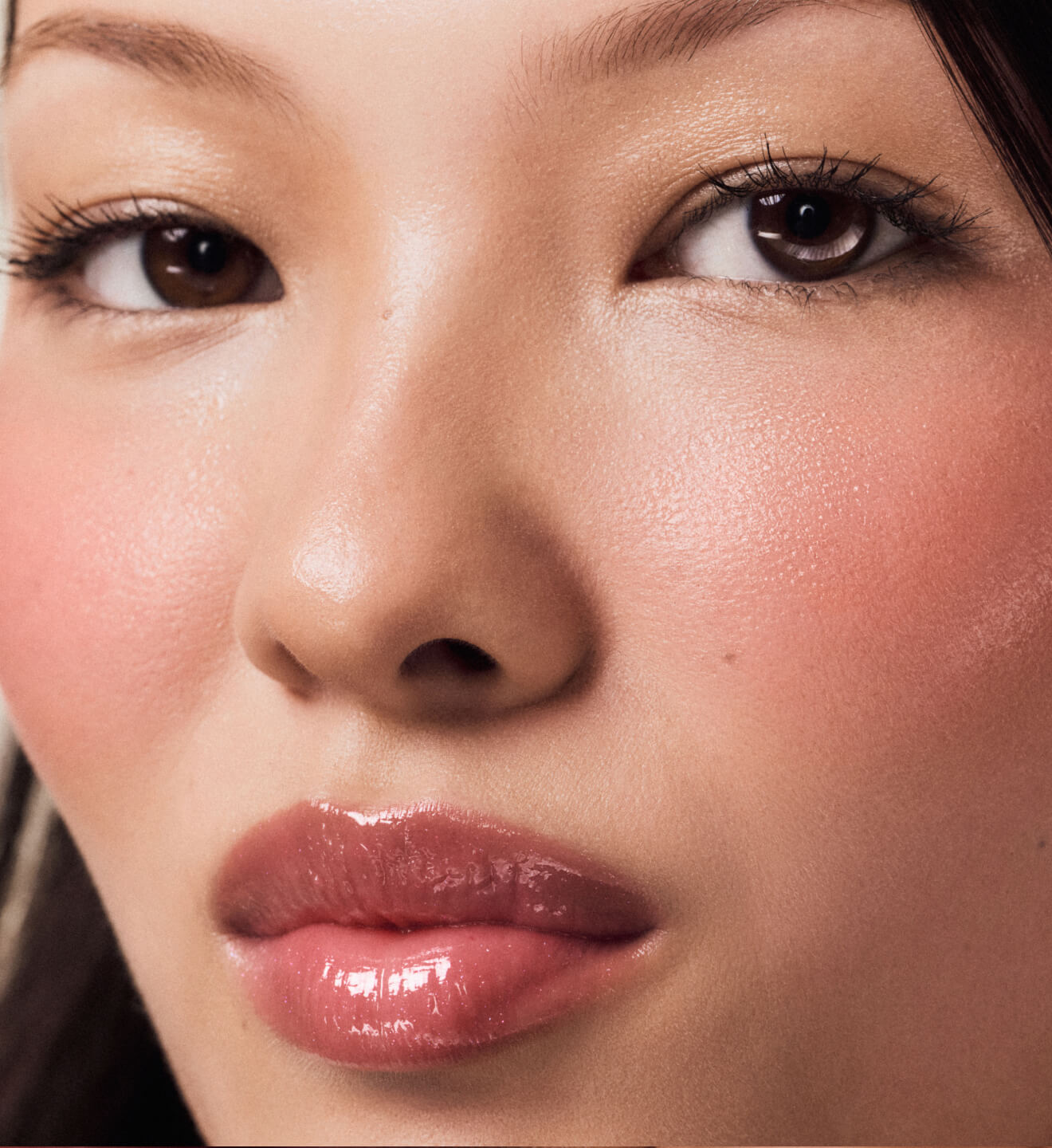 Кремовые компактные румяна Rhode Pocket Blush - Sprinkle, теплый перламутрово-розовый, 5.3 гр — изображение 3